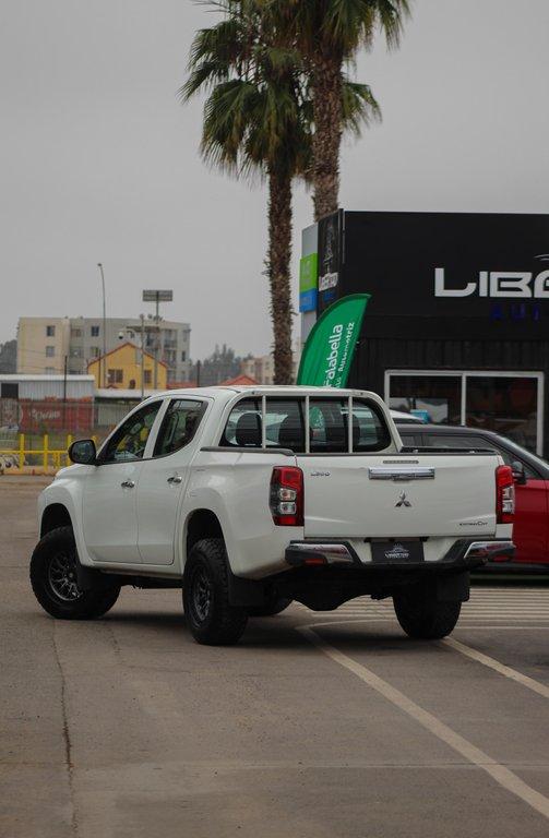 Mitsubishi L200 Katana — foto 5 de 9